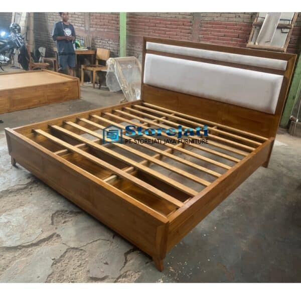 model tempat tidur minimalis laci