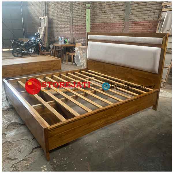 model tempat tidur minimalis laci