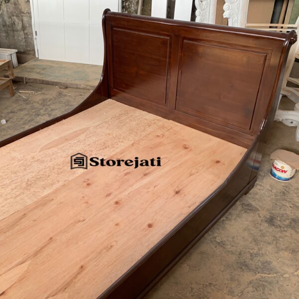 contoh tempat tidur dari kayu
