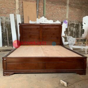 tempat tidur dari kayu