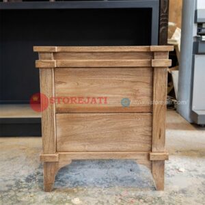 meja kecil samping tempat tidur